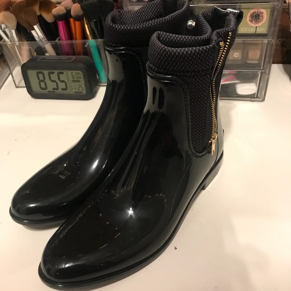 ZIPPERED RAIN BOOTS - NINE WEST
